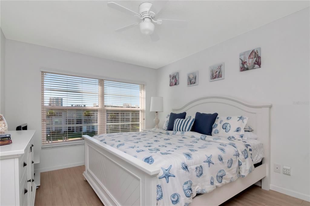 待售: $370,000 (1 贝兹, 1 浴室, 837 平方英尺)