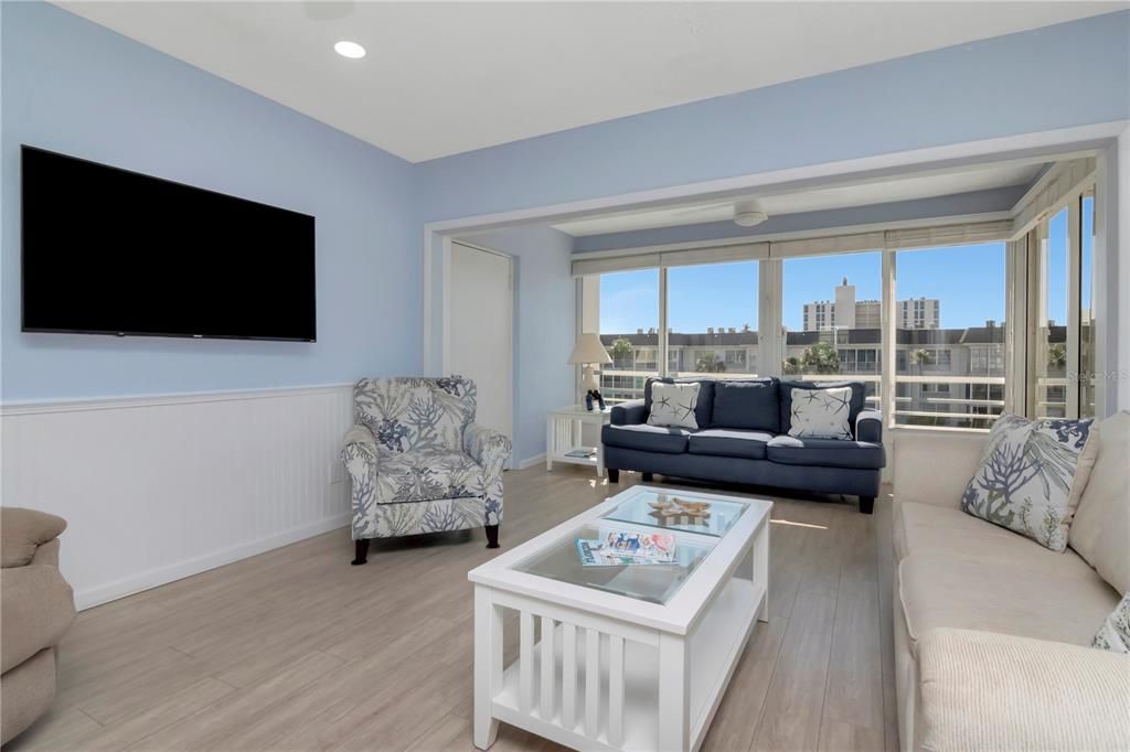 待售: $370,000 (1 贝兹, 1 浴室, 837 平方英尺)