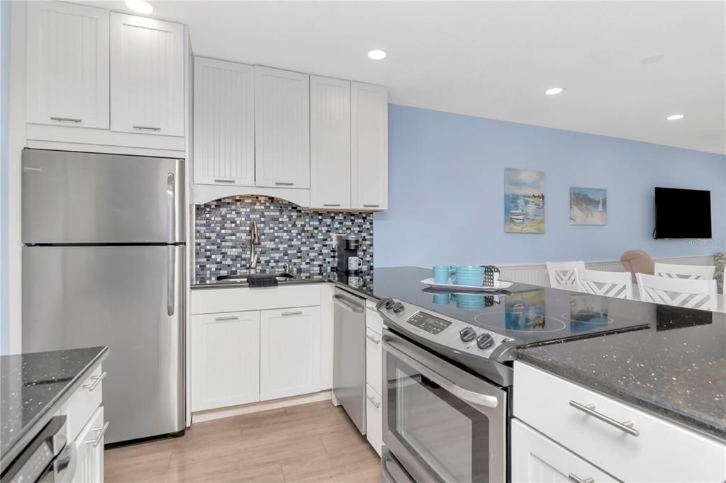 待售: $370,000 (1 贝兹, 1 浴室, 837 平方英尺)