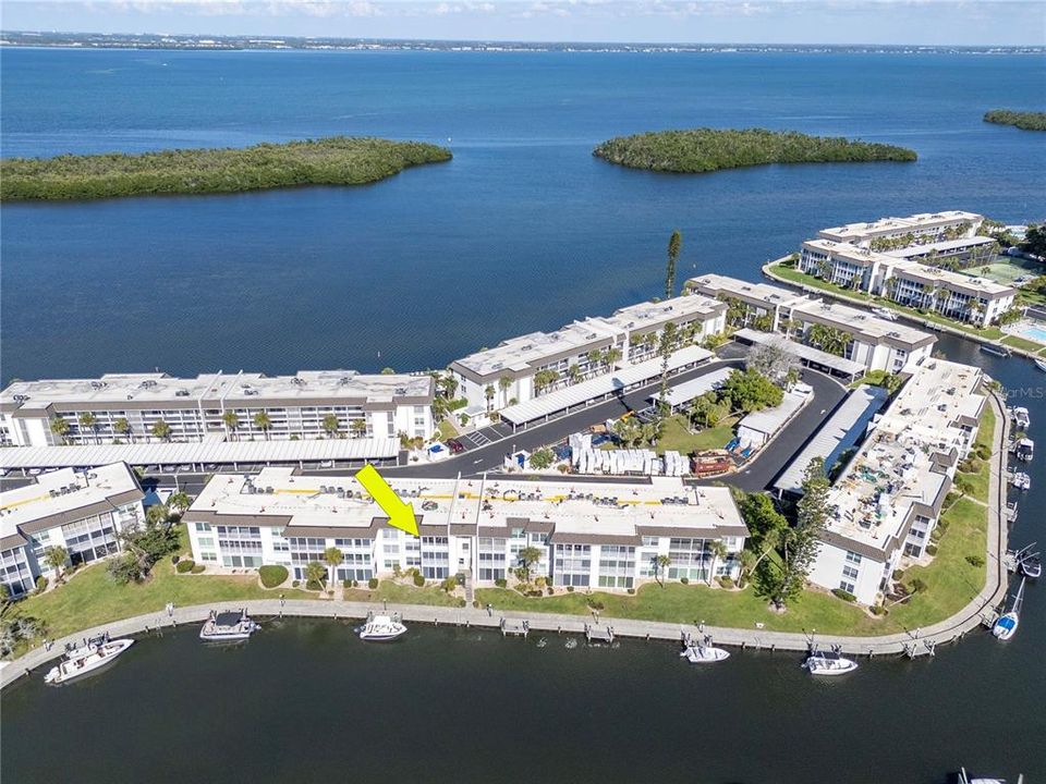 待售: $370,000 (1 贝兹, 1 浴室, 837 平方英尺)