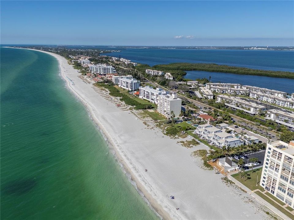 待售: $370,000 (1 贝兹, 1 浴室, 837 平方英尺)