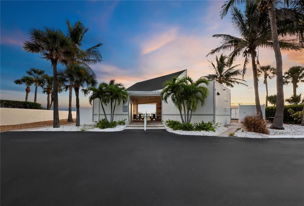 待售: $370,000 (1 贝兹, 1 浴室, 837 平方英尺)