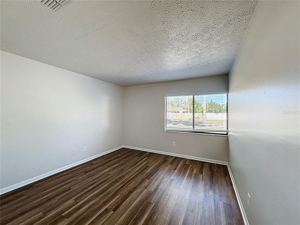 Activo con contrato: $405,000 (3 camas, 2 baños, 1542 Pies cuadrados)