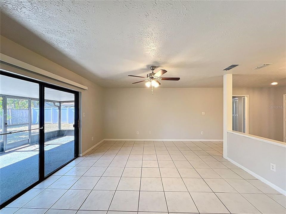 Activo con contrato: $405,000 (3 camas, 2 baños, 1542 Pies cuadrados)