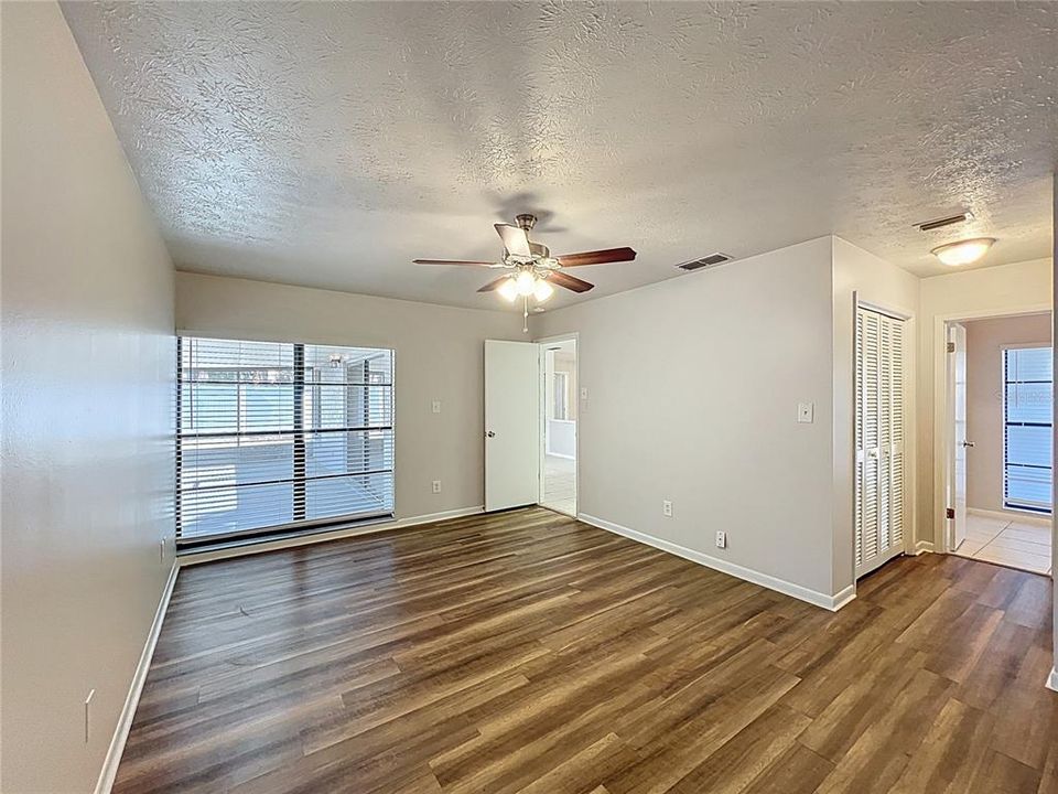 Activo con contrato: $405,000 (3 camas, 2 baños, 1542 Pies cuadrados)