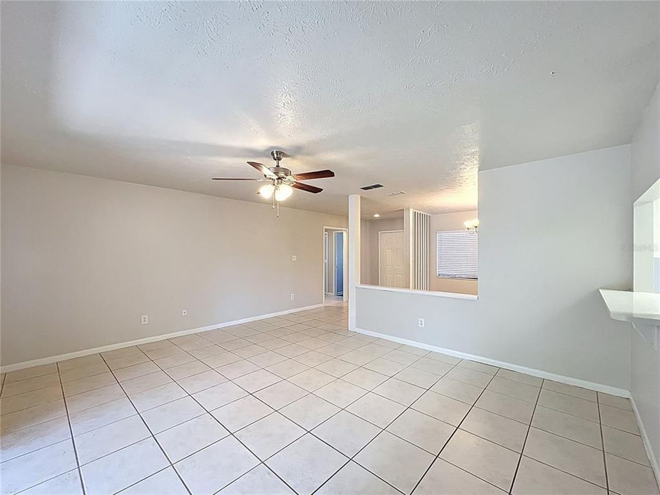 Activo con contrato: $405,000 (3 camas, 2 baños, 1542 Pies cuadrados)