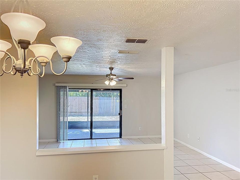 Activo con contrato: $405,000 (3 camas, 2 baños, 1542 Pies cuadrados)