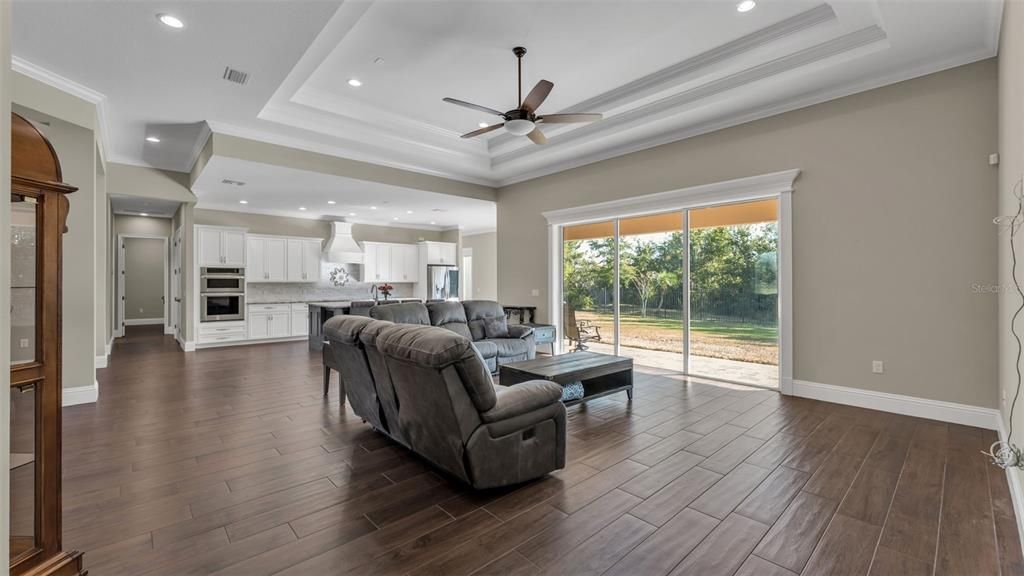 合同活跃: $750,000 (3 贝兹, 3 浴室, 2879 平方英尺)