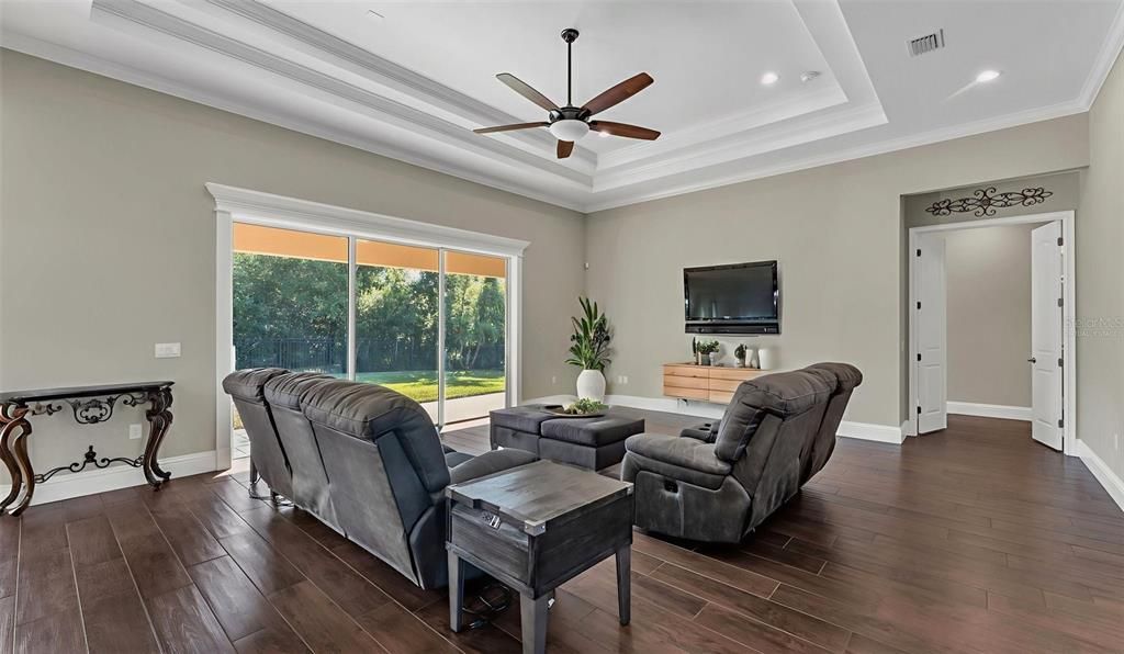 合同活跃: $750,000 (3 贝兹, 3 浴室, 2879 平方英尺)