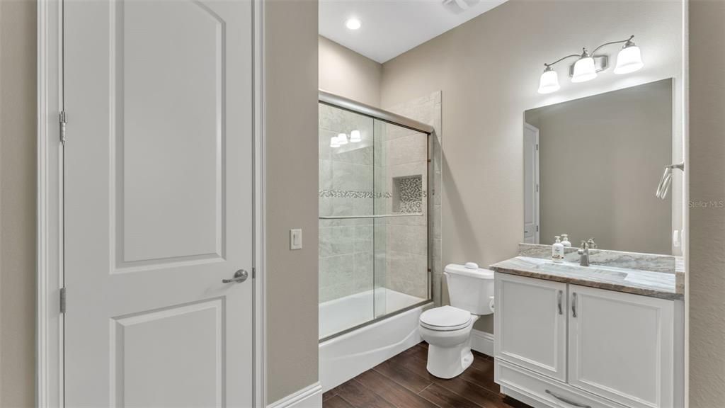 合同活跃: $750,000 (3 贝兹, 3 浴室, 2879 平方英尺)