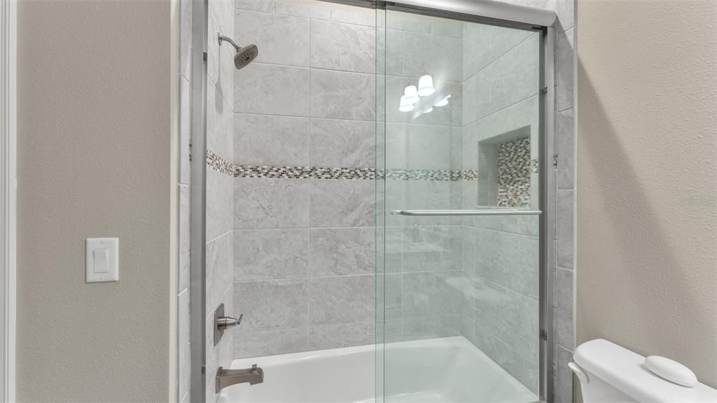 合同活跃: $750,000 (3 贝兹, 3 浴室, 2879 平方英尺)