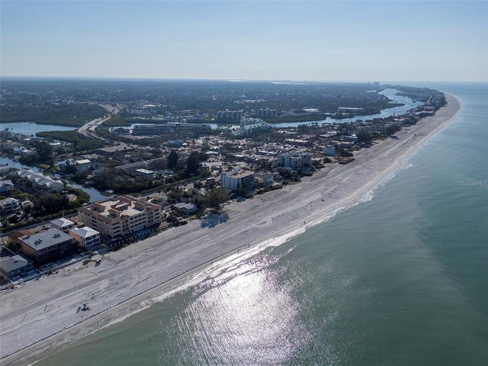 待售: $1,240,000 (4 贝兹, 3 浴室, 1935 平方英尺)