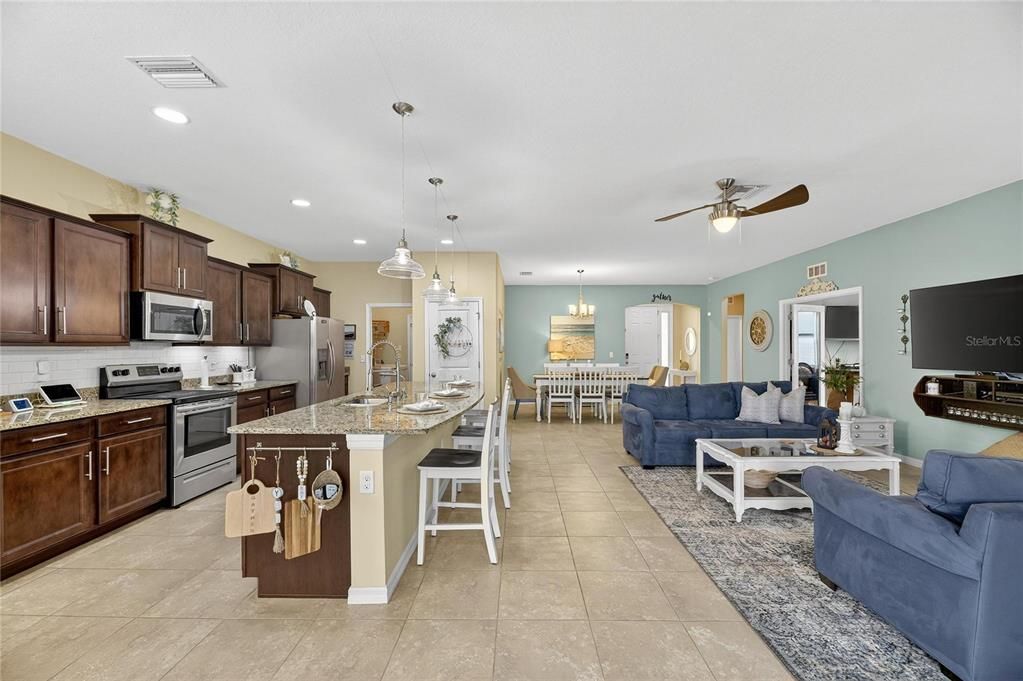 For Sale: $345,000 (3 beds, 2 baths, 1852 Square Feet)