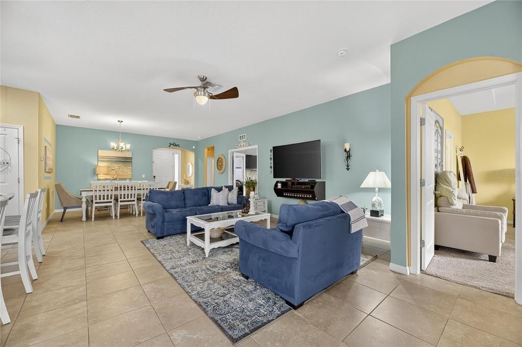 For Sale: $345,000 (3 beds, 2 baths, 1852 Square Feet)