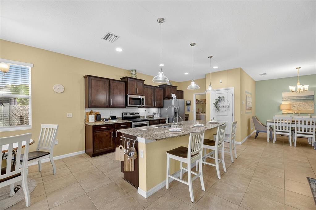 For Sale: $345,000 (3 beds, 2 baths, 1852 Square Feet)