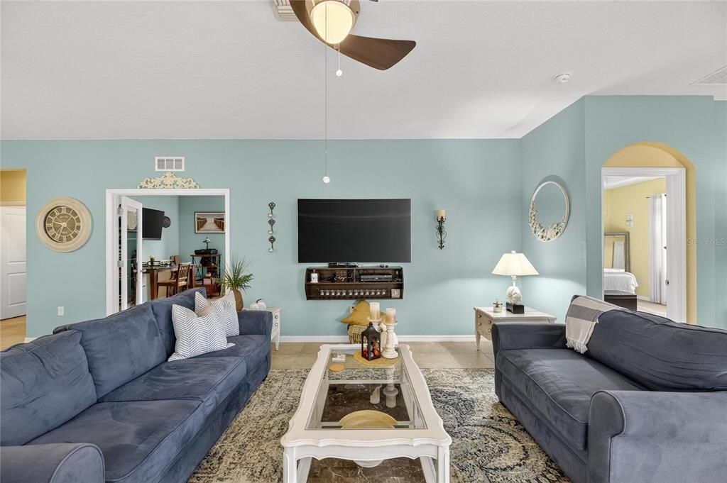 For Sale: $345,000 (3 beds, 2 baths, 1852 Square Feet)