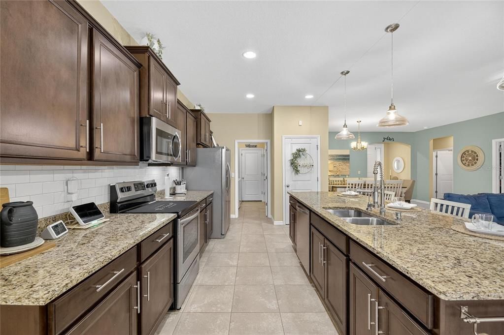 For Sale: $345,000 (3 beds, 2 baths, 1852 Square Feet)