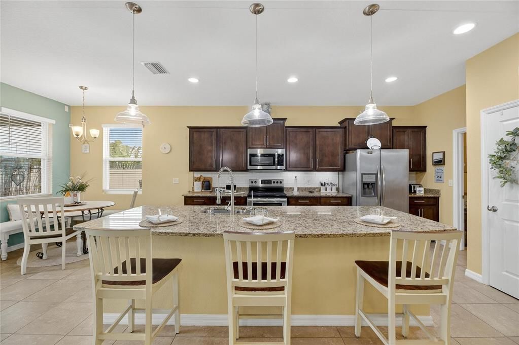 For Sale: $345,000 (3 beds, 2 baths, 1852 Square Feet)