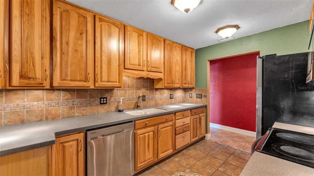 待售: $287,000 (2 贝兹, 2 浴室, 1457 平方英尺)