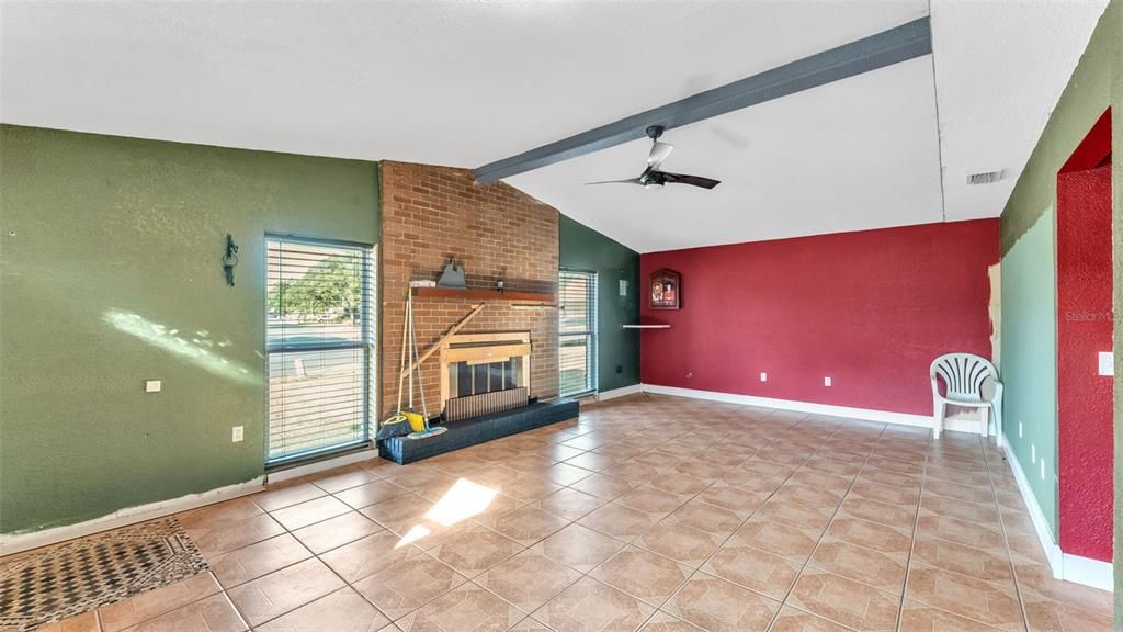 待售: $287,000 (2 贝兹, 2 浴室, 1457 平方英尺)