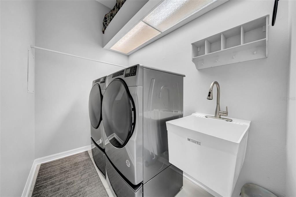 En Renta: $2,950 (4 camas, 3 baños, 2212 Pies cuadrados)