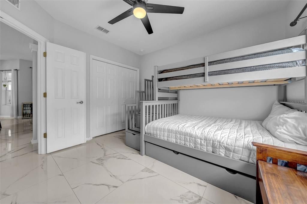 En Renta: $2,950 (4 camas, 3 baños, 2212 Pies cuadrados)