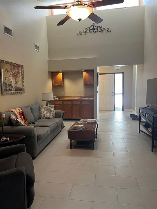 出租: $1,900 (2 贝兹, 2 浴室, 1636 平方英尺)