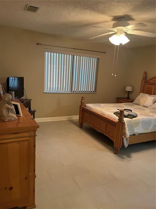 出租: $1,900 (2 贝兹, 2 浴室, 1636 平方英尺)