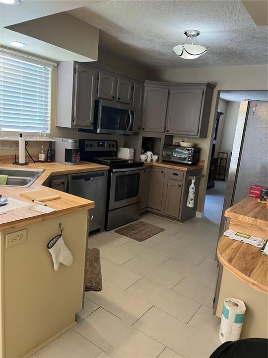 出租: $1,900 (2 贝兹, 2 浴室, 1636 平方英尺)