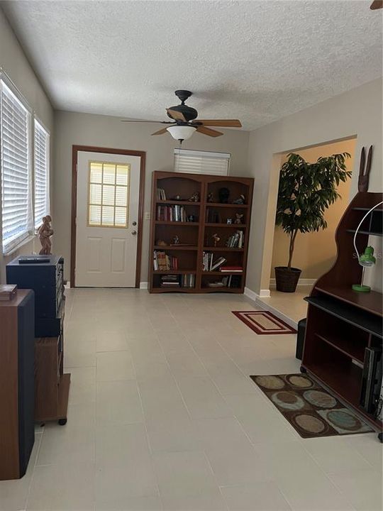 出租: $1,900 (2 贝兹, 2 浴室, 1636 平方英尺)