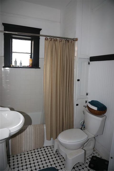 For Sale: $699,900 (4 beds, 4 baths, 2800 Square Feet)