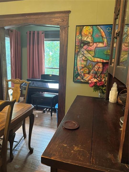 For Sale: $699,900 (4 beds, 4 baths, 2800 Square Feet)