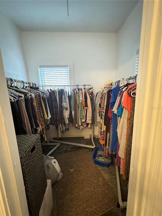 For Sale: $699,900 (4 beds, 4 baths, 2800 Square Feet)