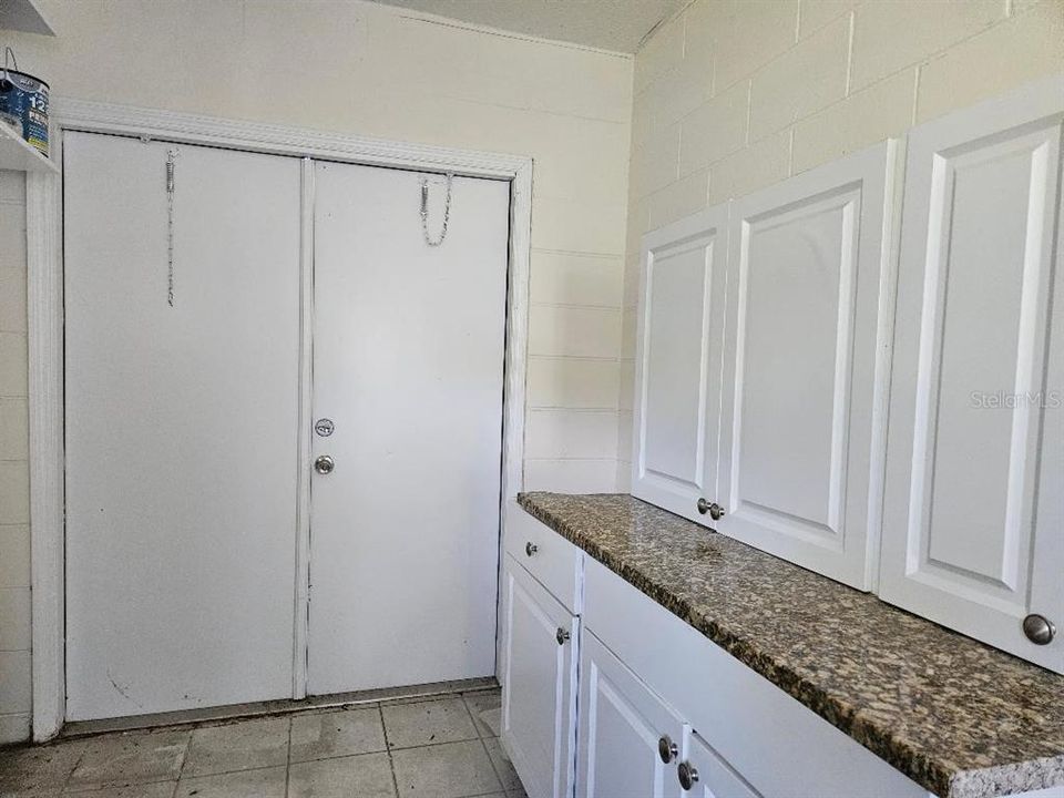 For Sale: $159,900 (2 beds, 2 baths, 1087 Square Feet)