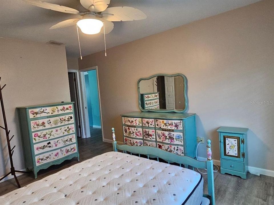 For Sale: $159,900 (2 beds, 2 baths, 1087 Square Feet)