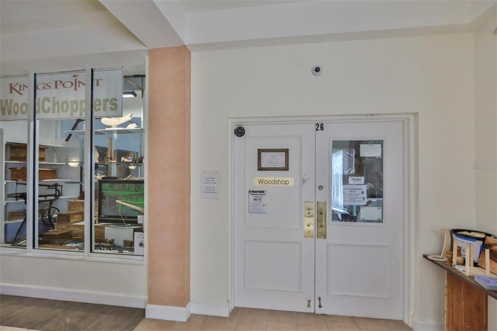 For Sale: $159,900 (2 beds, 2 baths, 1087 Square Feet)