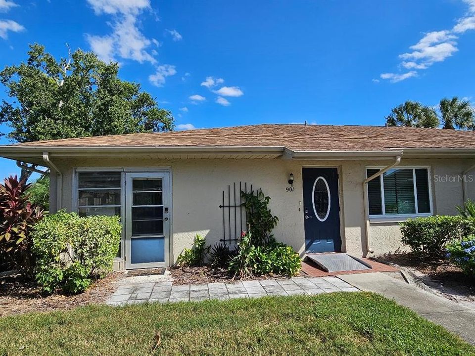 For Sale: $159,900 (2 beds, 2 baths, 1087 Square Feet)