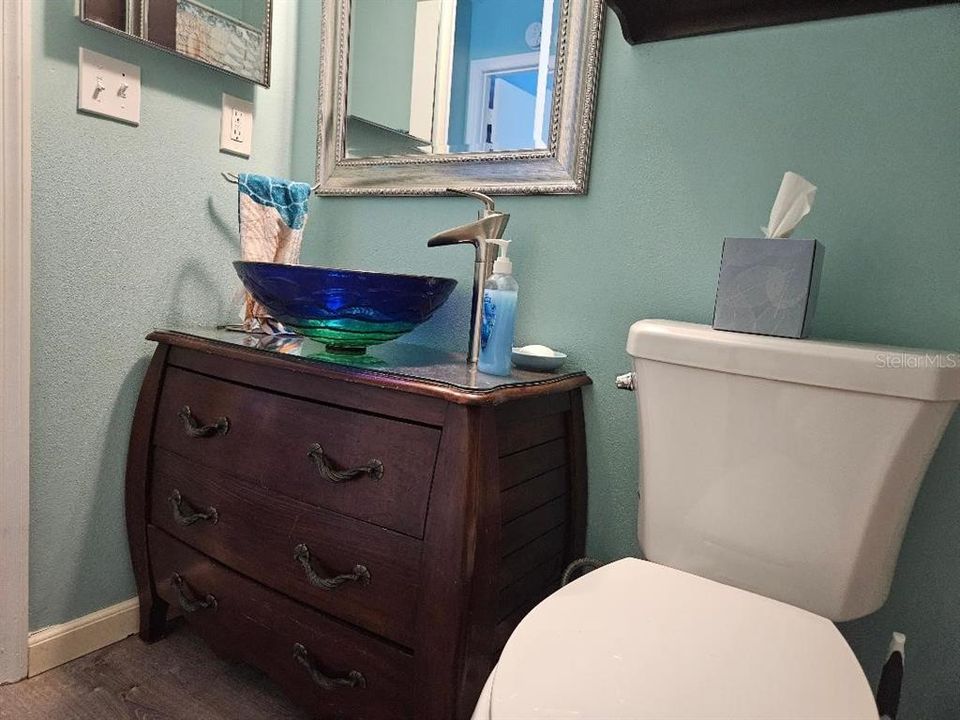 For Sale: $159,900 (2 beds, 2 baths, 1087 Square Feet)