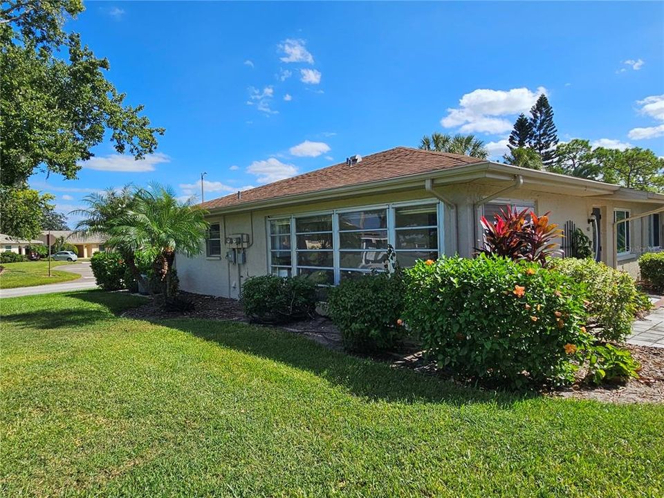 For Sale: $159,900 (2 beds, 2 baths, 1087 Square Feet)