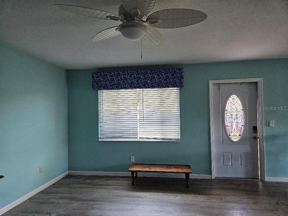 For Sale: $159,900 (2 beds, 2 baths, 1087 Square Feet)