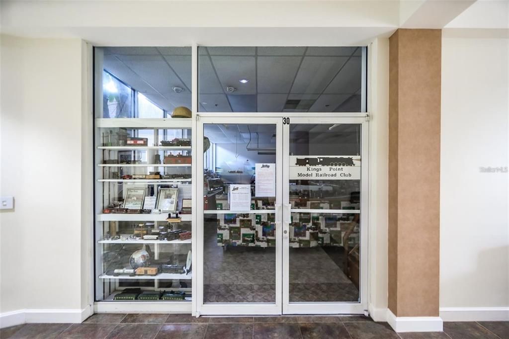 For Sale: $159,900 (2 beds, 2 baths, 1087 Square Feet)