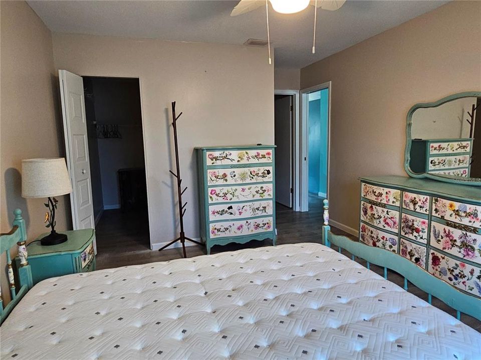 For Sale: $159,900 (2 beds, 2 baths, 1087 Square Feet)