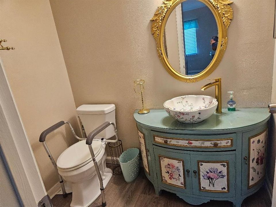 For Sale: $159,900 (2 beds, 2 baths, 1087 Square Feet)