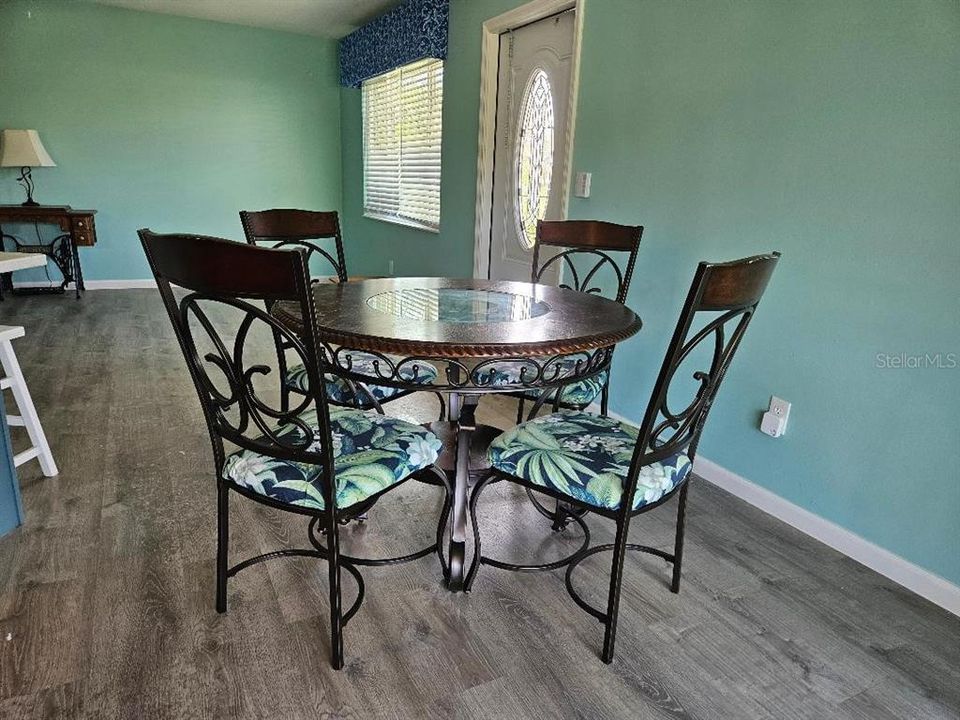 For Sale: $159,900 (2 beds, 2 baths, 1087 Square Feet)