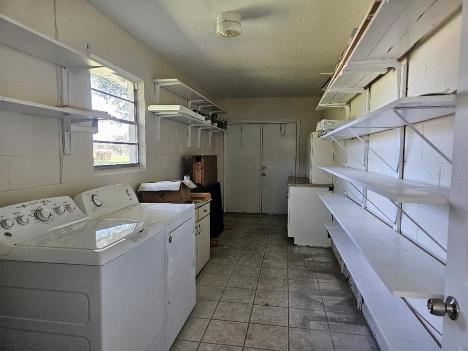 For Sale: $159,900 (2 beds, 2 baths, 1087 Square Feet)