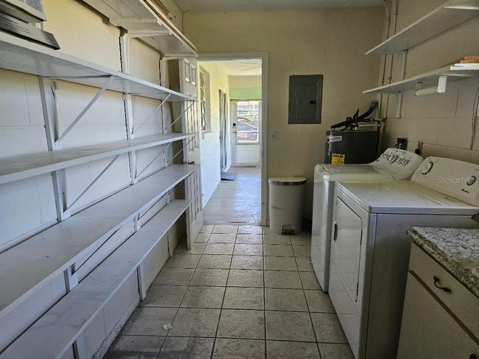 For Sale: $159,900 (2 beds, 2 baths, 1087 Square Feet)