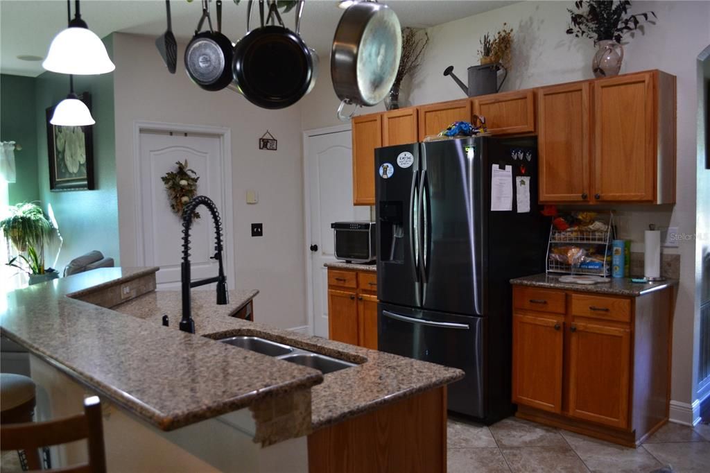 На продажу: $419,900 (3 спален, 2 ванн, 1846 Квадратных фут)