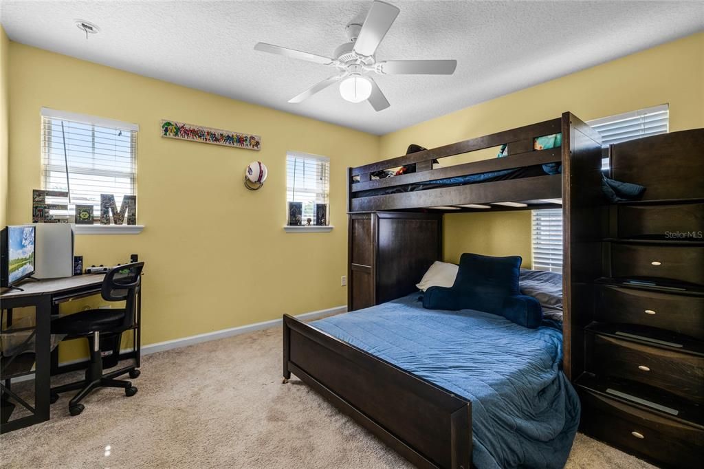 En Venta: $370,000 (3 camas, 2 baños, 2648 Pies cuadrados)