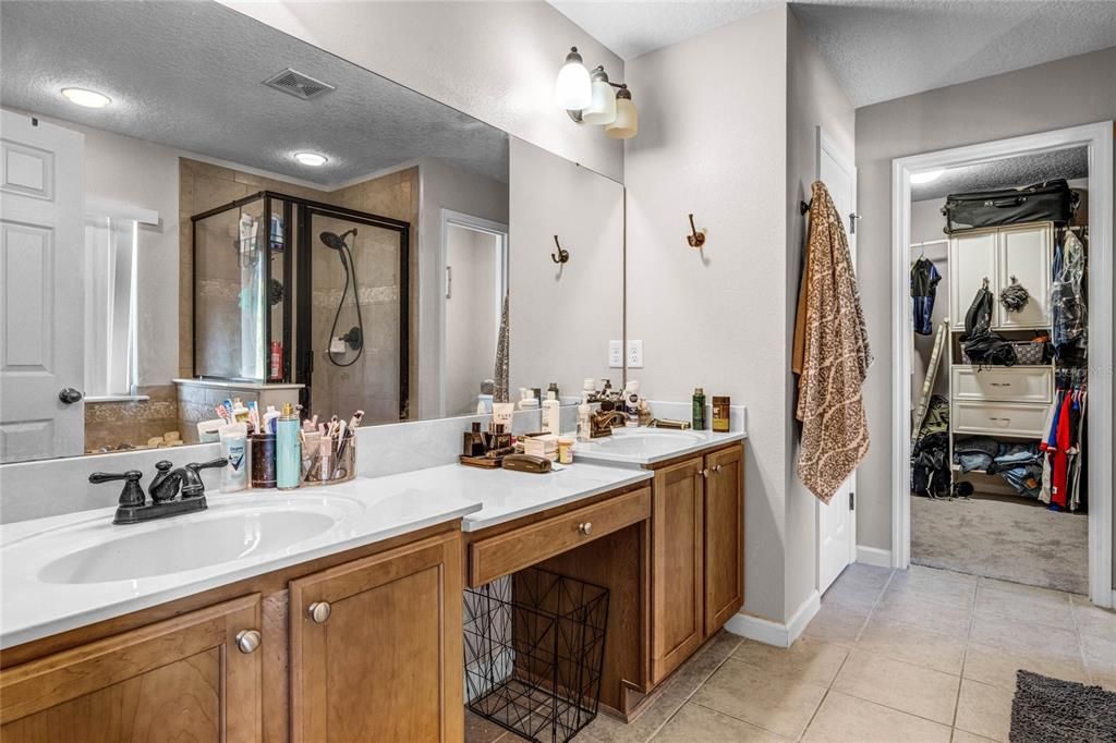 En Venta: $370,000 (3 camas, 2 baños, 2648 Pies cuadrados)