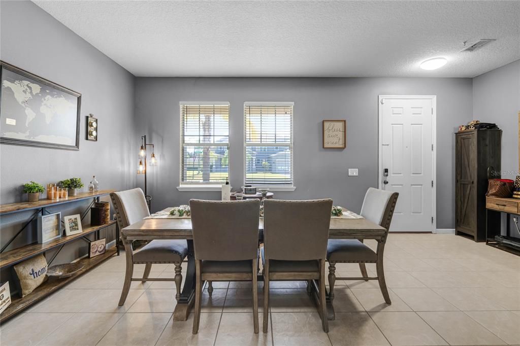 En Venta: $370,000 (3 camas, 2 baños, 2648 Pies cuadrados)